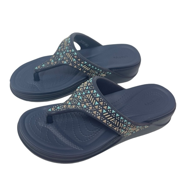 CROCS Women’s Size 6 Boca Medallion Wedge Flip Flop Sandals Navy - Picture 5 of 8